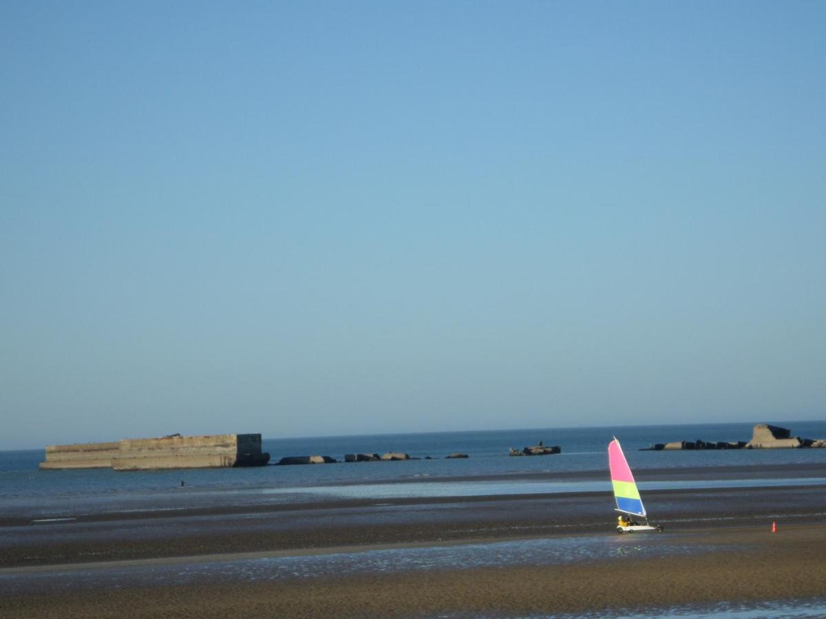 Gites "Plage" Ou "Pieds Dans L'Eau" En Front De Mer A Asnelles , 3Km D'Arromanches, 10Km De Bayeux ภายนอก รูปภาพ